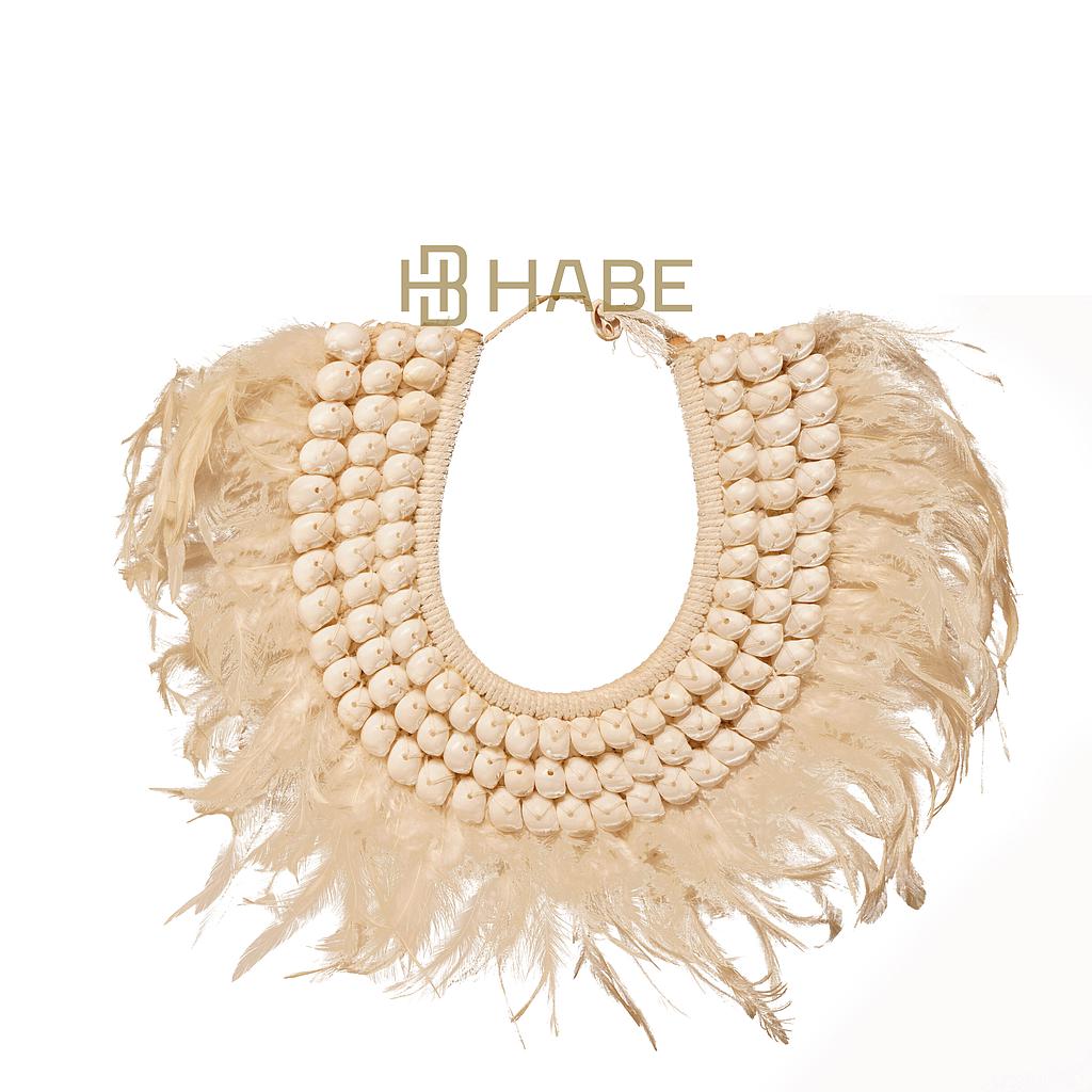 Deco necklace feathers / shells B2 S 30x25x2.5 cm