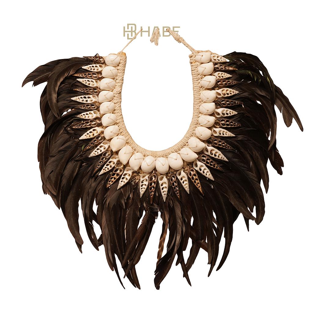 Deco necklace feathers / shells E2 40x40x3 cm